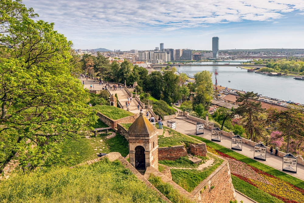 Kalemegdan tvrđava sa pogledom na reke Savu i Dunav, šetalište i panoramu Novog Beograda
