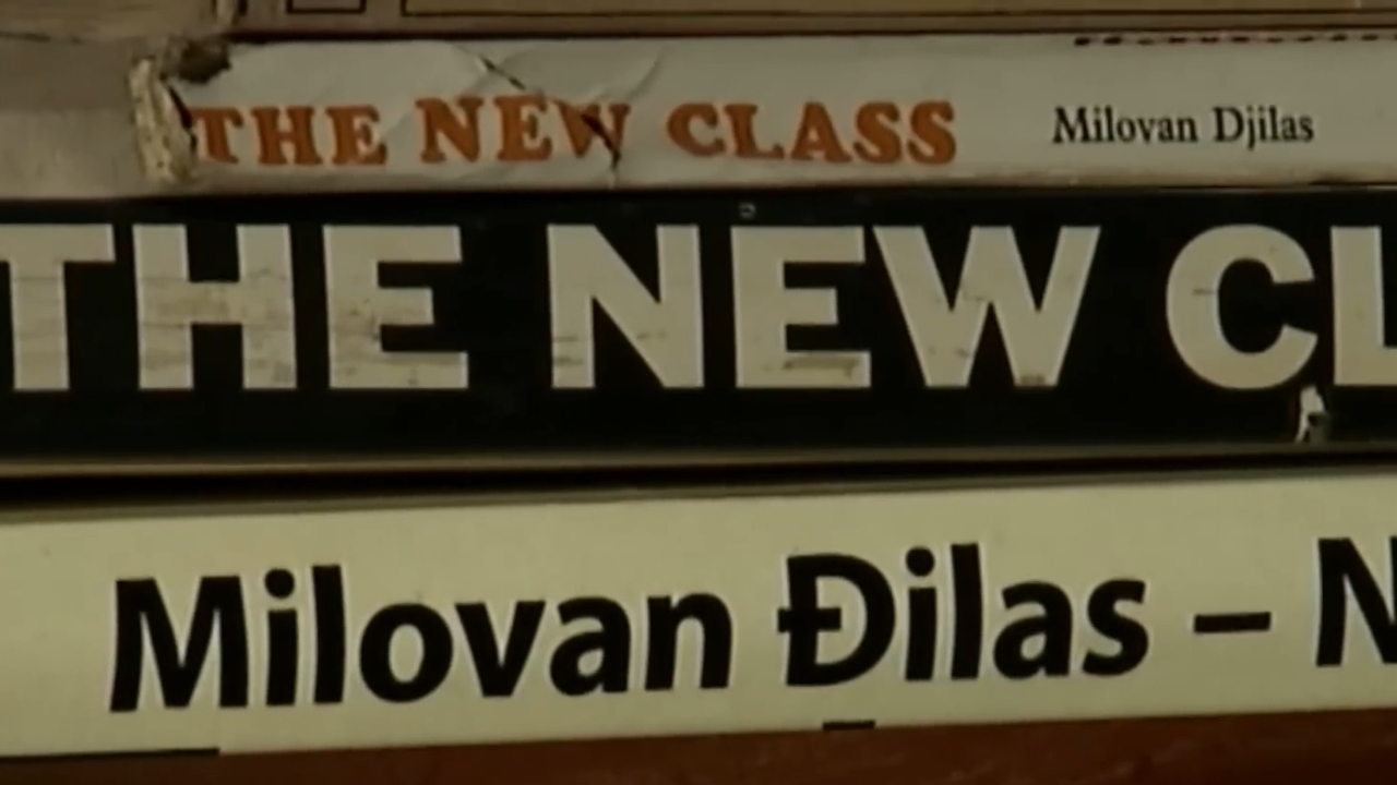 Knjige Milovana Đilasa sa naslovom „The New Class“ na polici
